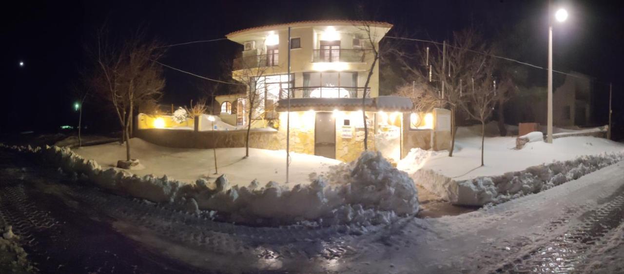 Xenonas Κithαiron Hotel Vilia Exterior photo