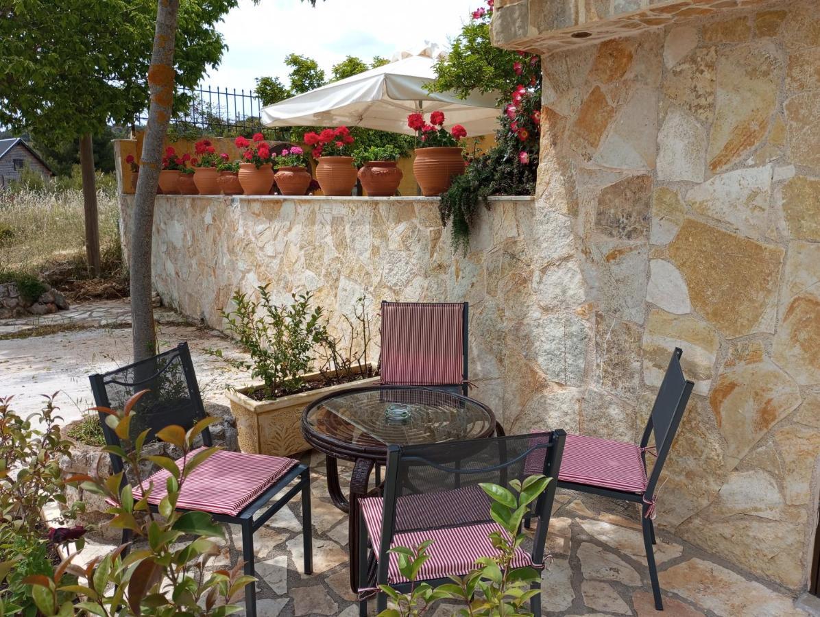 Xenonas Κithαiron Hotel Vilia Exterior photo
