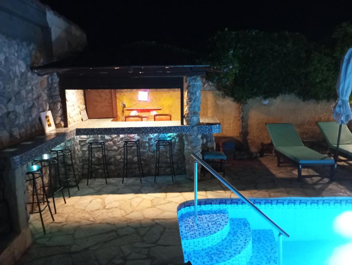 Xenonas Κithαiron Hotel Vilia Exterior photo