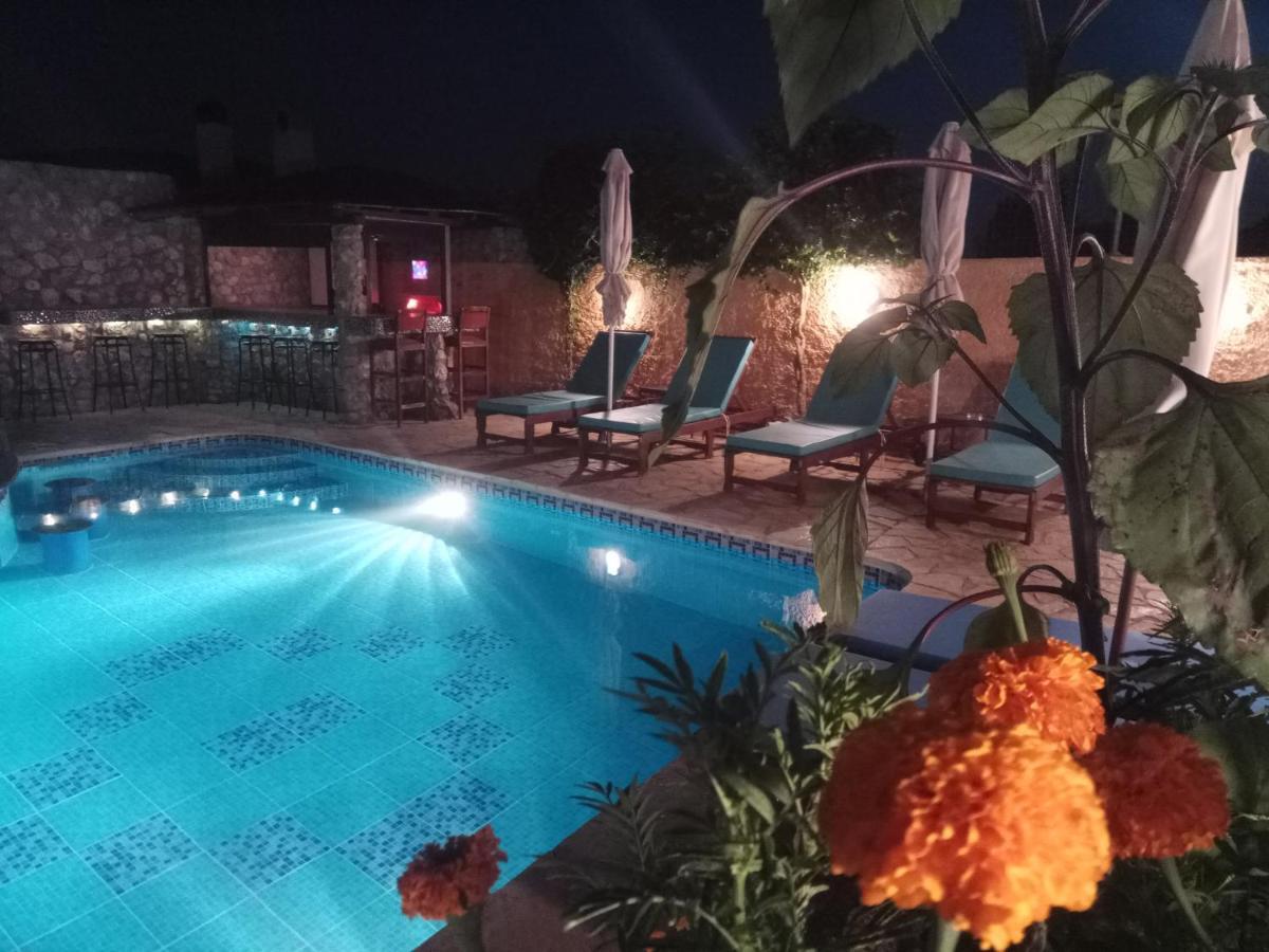 Xenonas Κithαiron Hotel Vilia Exterior photo
