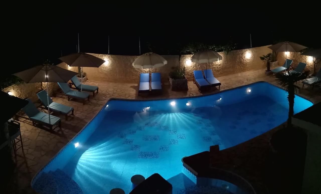 Xenonas Κithαiron Hotel Vilia Exterior photo